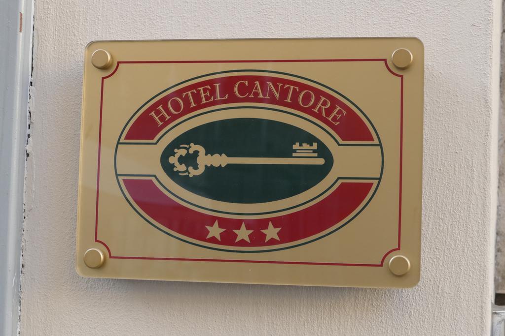 Cantore